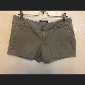 Banana republic green/khaki shorts with button detail on waistband, size 4